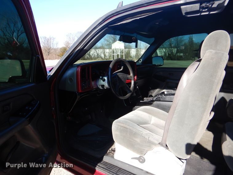 image for item GF9095 2004 Chevrolet Silverado 1500 Ext. Cab pickup truck