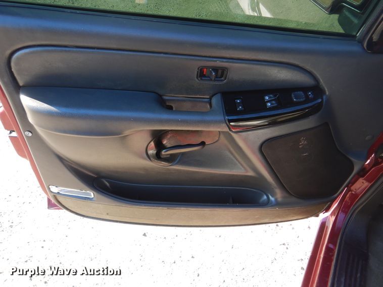 image for item GF9095 2004 Chevrolet Silverado 1500 Ext. Cab pickup truck