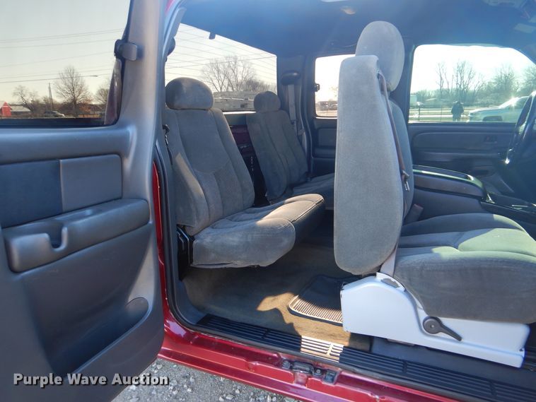 image for item GF9095 2004 Chevrolet Silverado 1500 Ext. Cab pickup truck