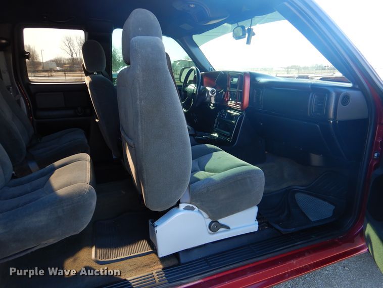 image for item GF9095 2004 Chevrolet Silverado 1500 Ext. Cab pickup truck