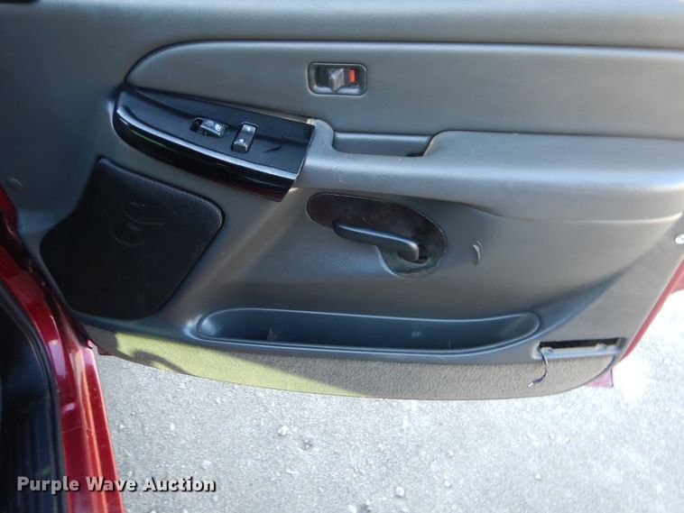 image for item GF9095 2004 Chevrolet Silverado 1500 Ext. Cab pickup truck