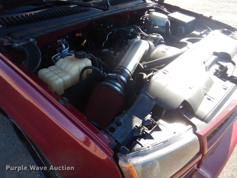 image for item GF9095 2004 Chevrolet Silverado 1500 Ext. Cab pickup truck