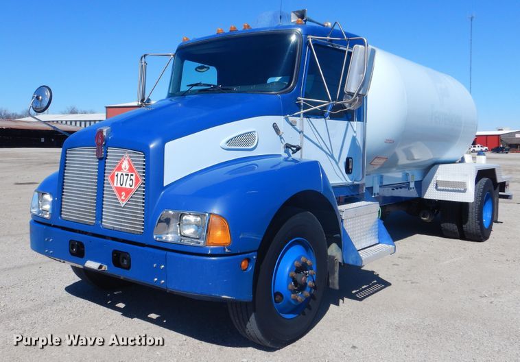 image for item GF9101 2004 Kenworth T300 propane truck