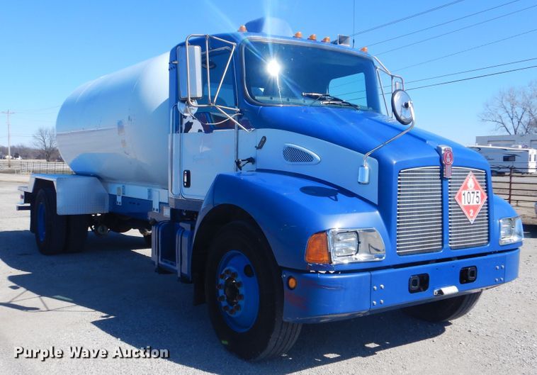 image for item GF9101 2004 Kenworth T300 propane truck