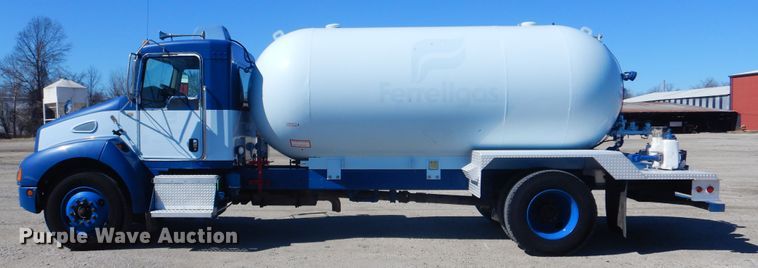 image for item GF9101 2004 Kenworth T300 propane truck