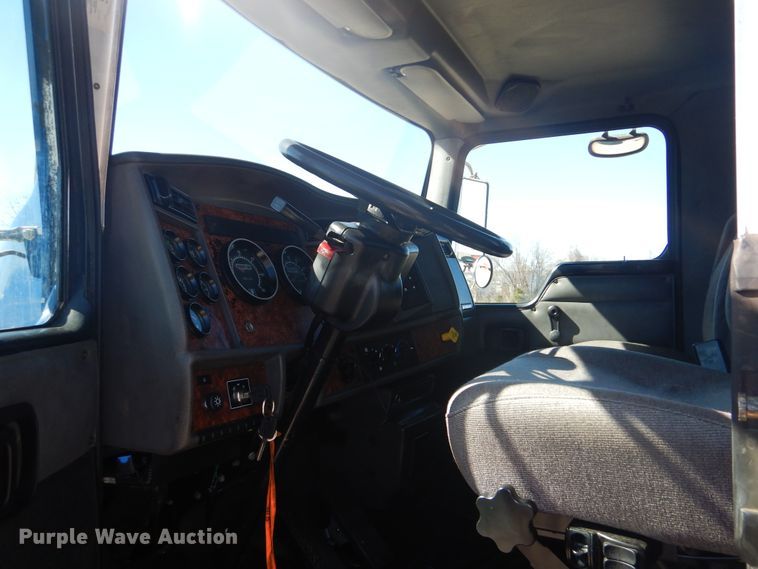 image for item GF9101 2004 Kenworth T300 propane truck