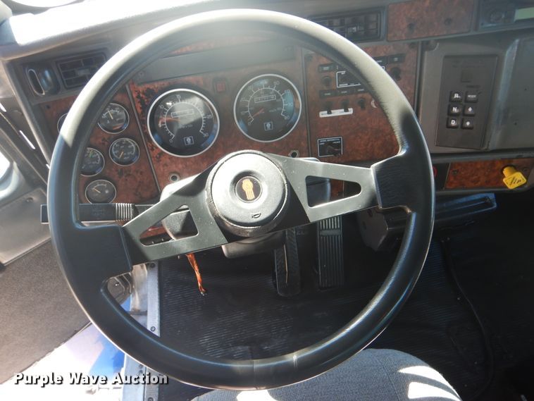 image for item GF9101 2004 Kenworth T300 propane truck