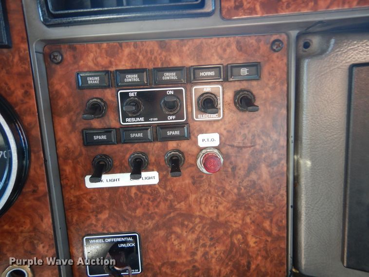 image for item GF9101 2004 Kenworth T300 propane truck