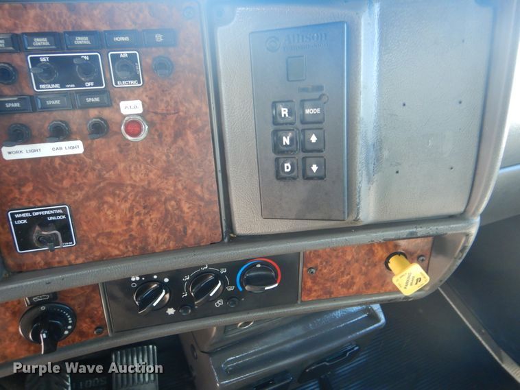 image for item GF9101 2004 Kenworth T300 propane truck