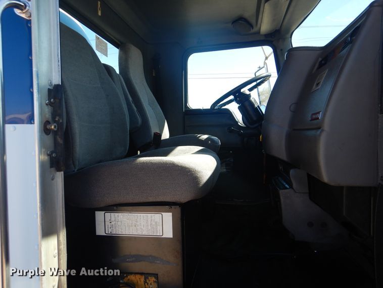 image for item GF9101 2004 Kenworth T300 propane truck