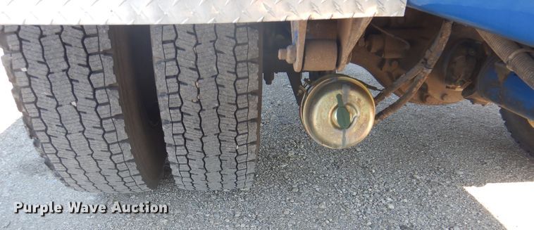 image for item GF9101 2004 Kenworth T300 propane truck