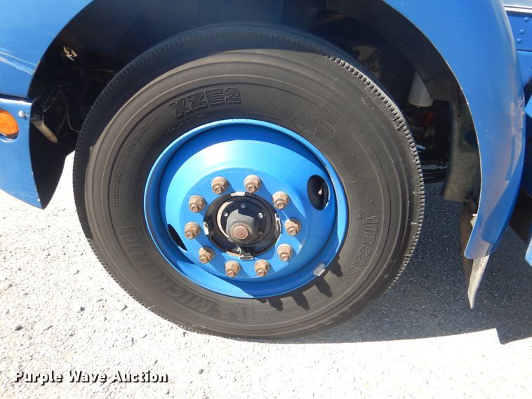 image for item GF9101 2004 Kenworth T300 propane truck