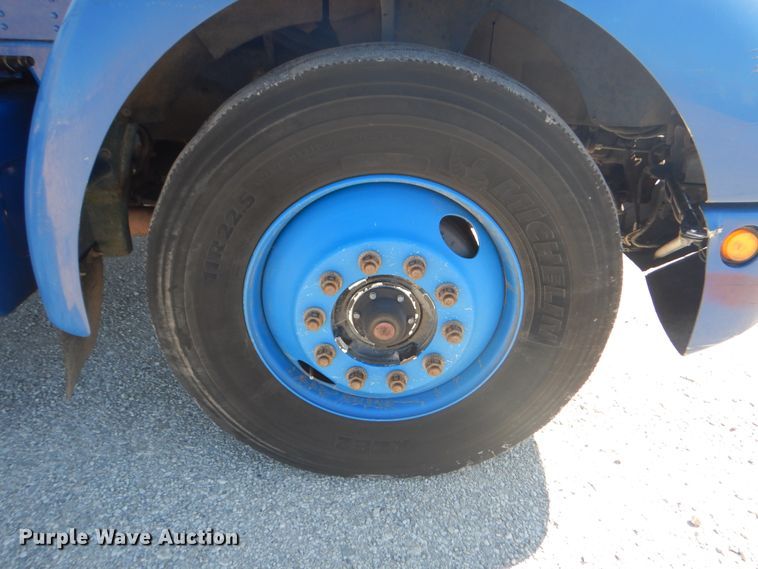 image for item GF9101 2004 Kenworth T300 propane truck