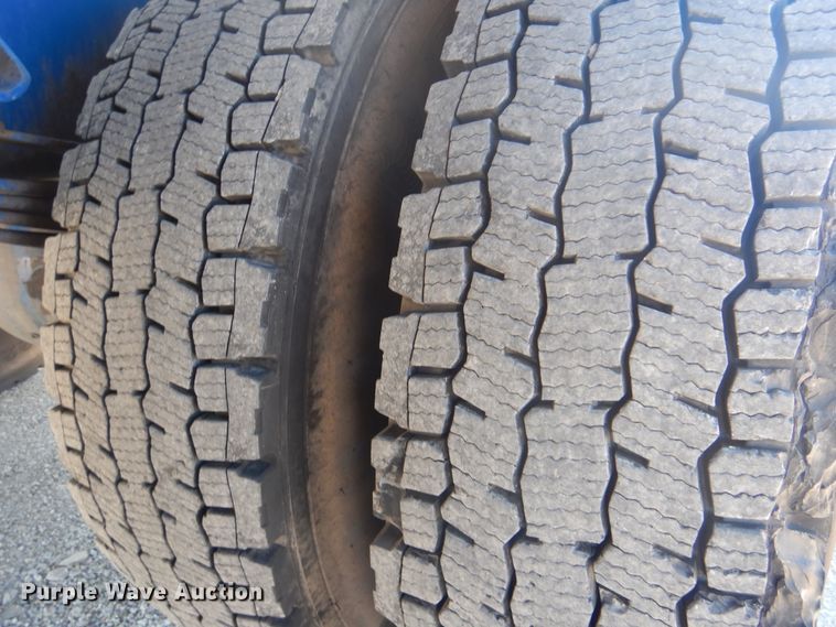 image for item GF9101 2004 Kenworth T300 propane truck