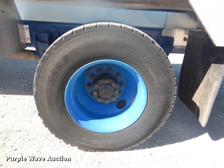 image for item GF9101 2004 Kenworth T300 propane truck