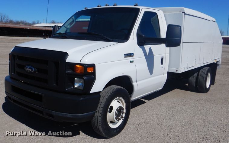 image for item GF9117 2011 Ford E450 utility van with sprayer