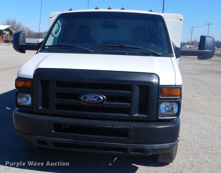 image for item GF9117 2011 Ford E450 utility van with sprayer