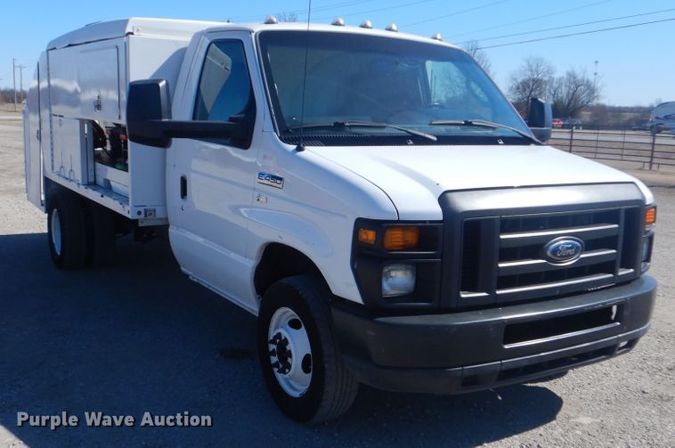 image for item GF9117 2011 Ford E450 utility van with sprayer