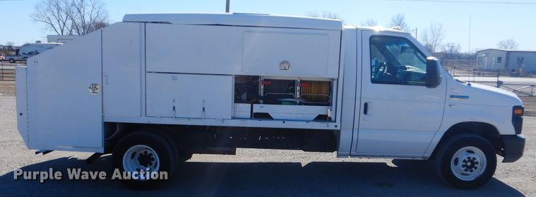 image for item GF9117 2011 Ford E450 utility van with sprayer