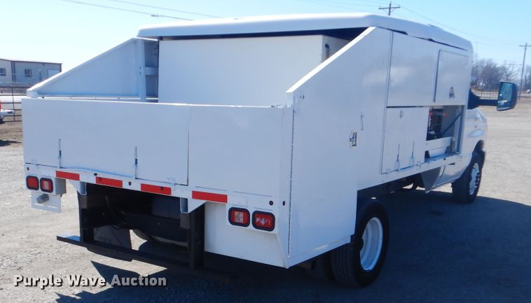 image for item GF9117 2011 Ford E450 utility van with sprayer