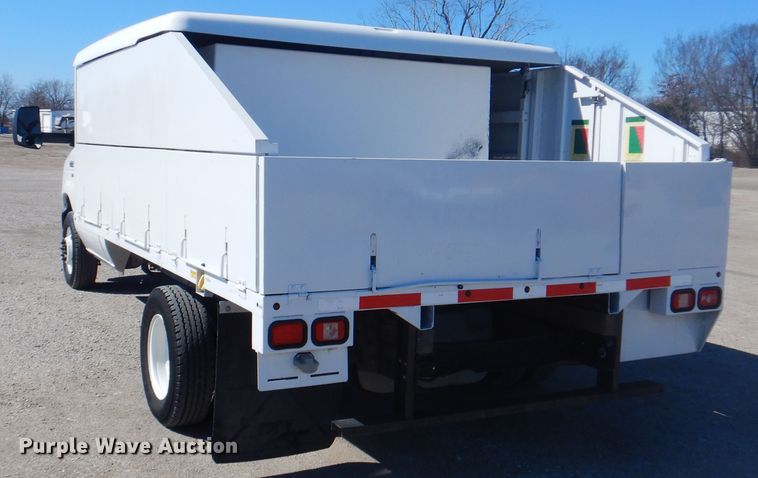 image for item GF9117 2011 Ford E450 utility van with sprayer