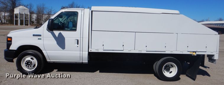 image for item GF9117 2011 Ford E450 utility van with sprayer