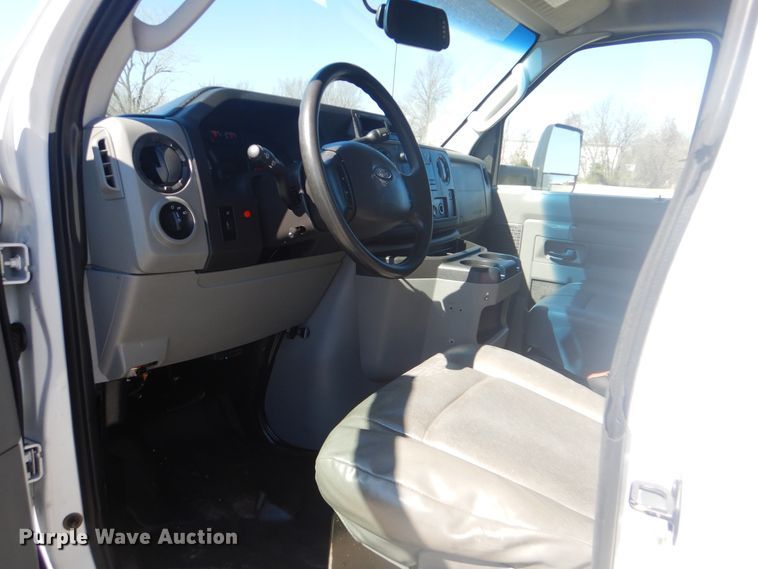 image for item GF9117 2011 Ford E450 utility van with sprayer