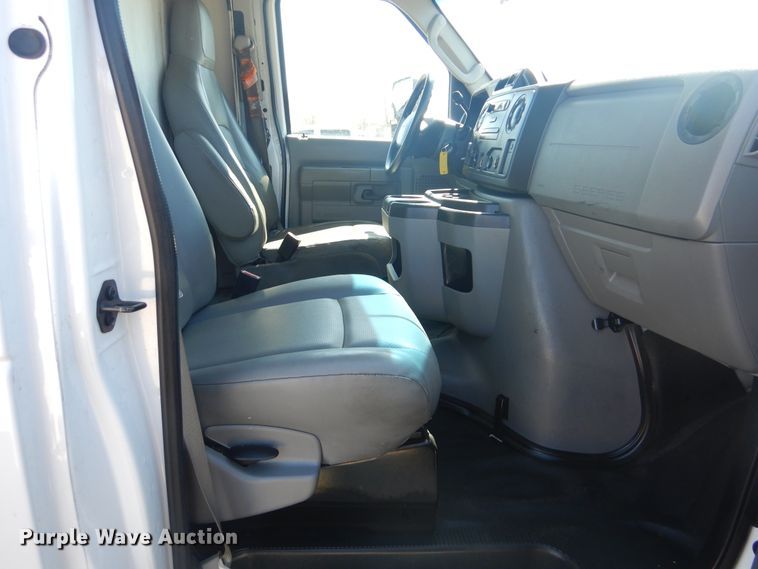 image for item GF9117 2011 Ford E450 utility van with sprayer