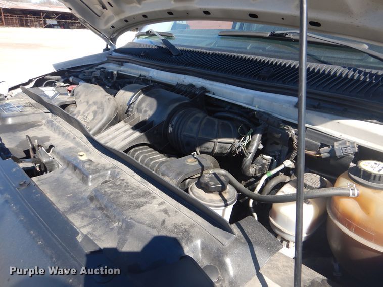 image for item GF9117 2011 Ford E450 utility van with sprayer