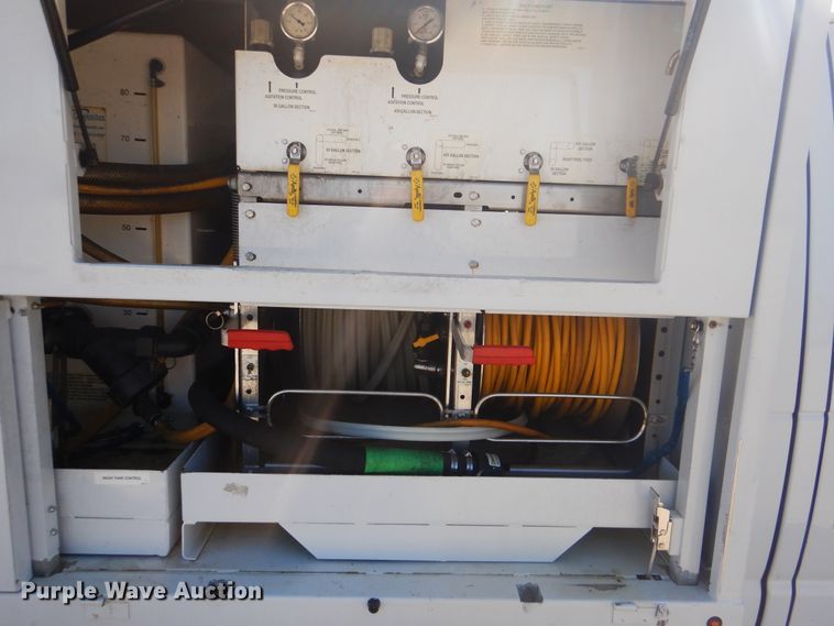 image for item GF9117 2011 Ford E450 utility van with sprayer