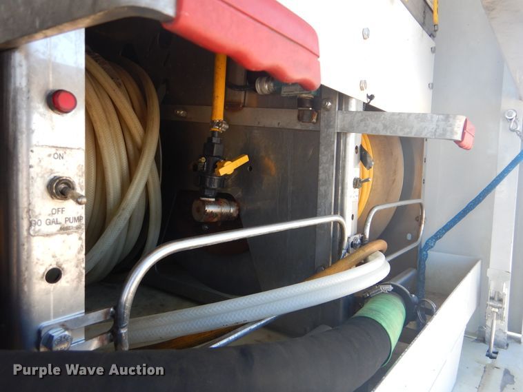 image for item GF9117 2011 Ford E450 utility van with sprayer