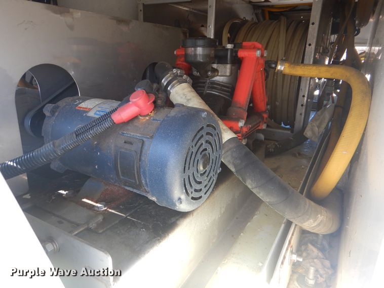 image for item GF9117 2011 Ford E450 utility van with sprayer