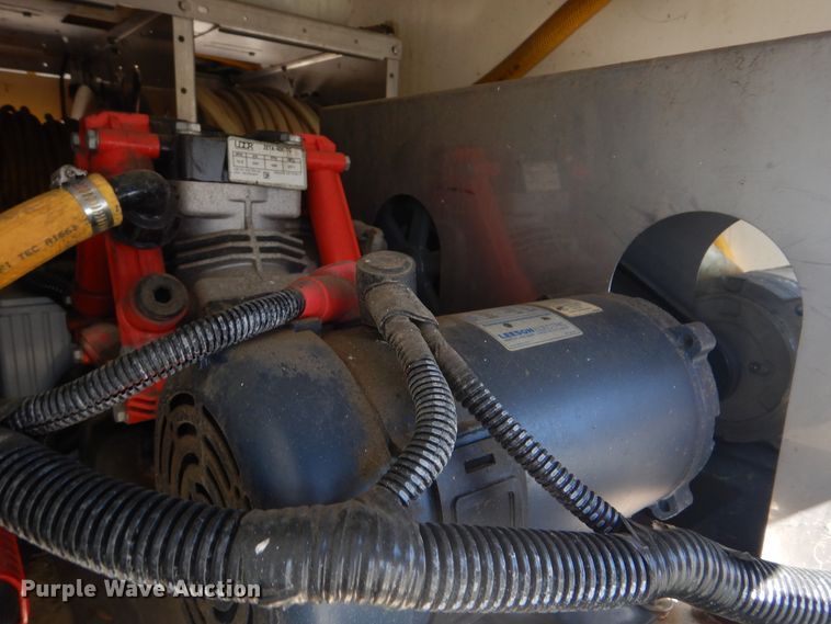 image for item GF9117 2011 Ford E450 utility van with sprayer