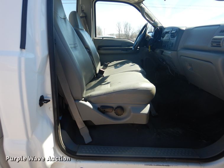 image for item GF9119 2005 Ford F250 pickup truck