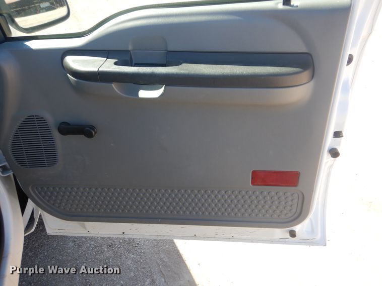 image for item GF9119 2005 Ford F250 pickup truck