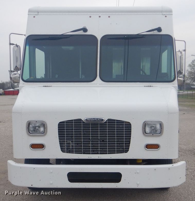 image for item GF9121 2014 Freightliner MT45 delivery truck