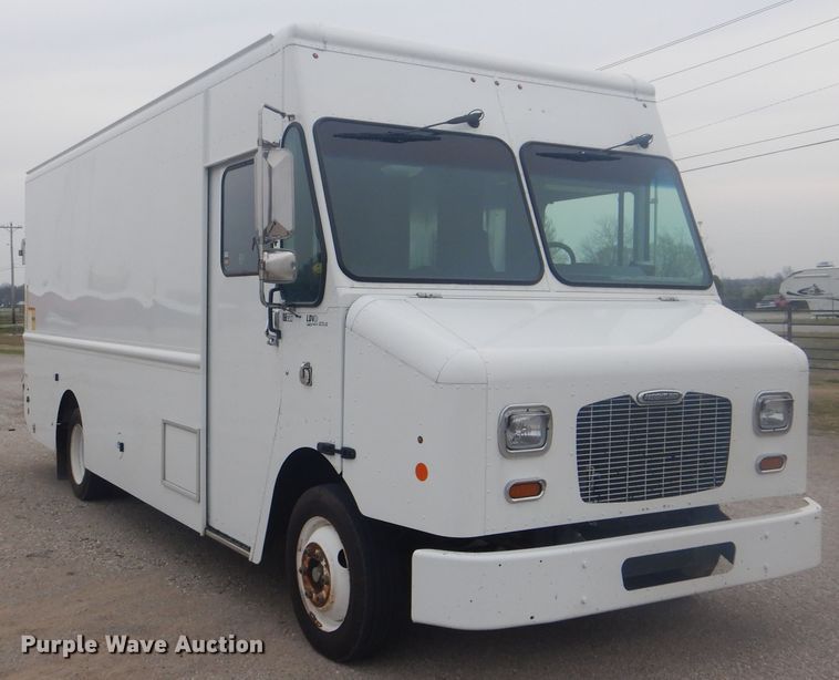 image for item GF9121 2014 Freightliner MT45 delivery truck