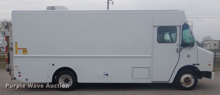 image for item GF9121 2014 Freightliner MT45 delivery truck