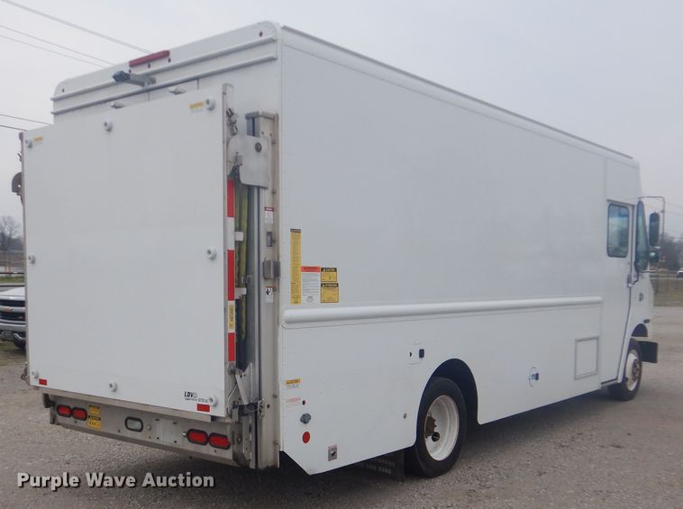 image for item GF9121 2014 Freightliner MT45 delivery truck