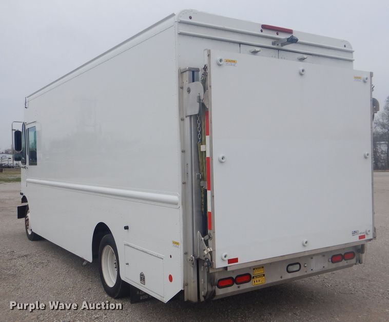 image for item GF9121 2014 Freightliner MT45 delivery truck