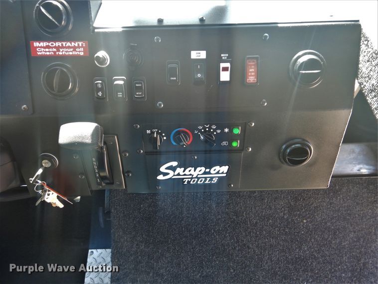 image for item GF9121 2014 Freightliner MT45 delivery truck