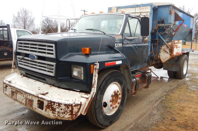 image for item GG9694 1993 Ford F700 feed mixer truck