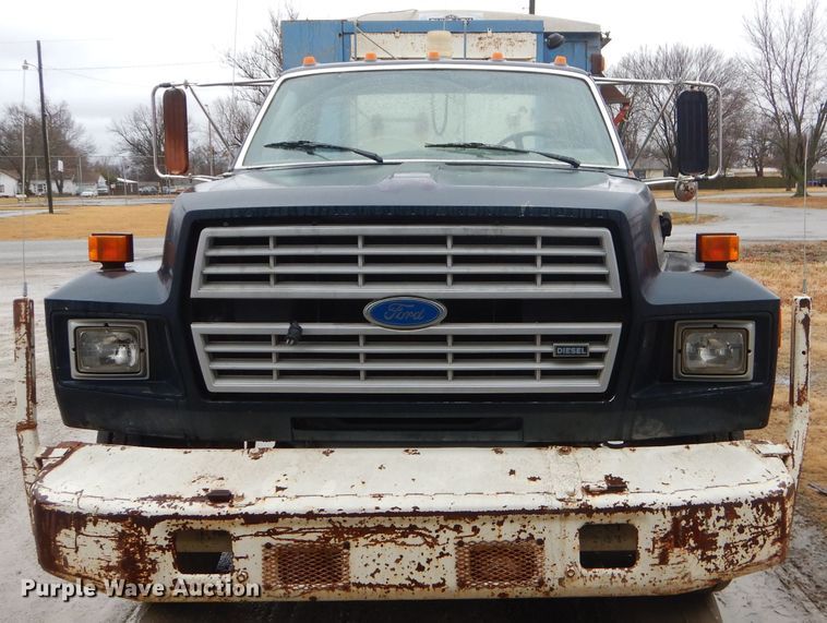 image for item GG9694 1993 Ford F700 feed mixer truck