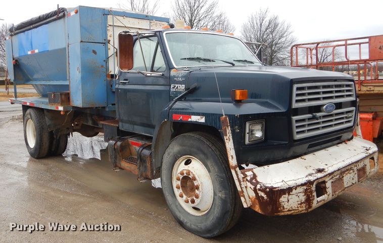 image for item GG9694 1993 Ford F700 feed mixer truck
