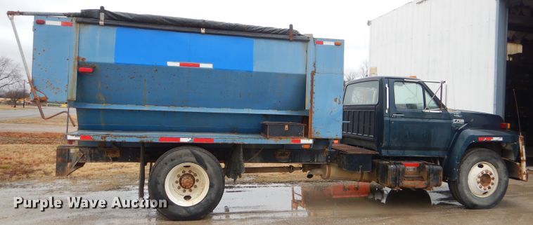 image for item GG9694 1993 Ford F700 feed mixer truck