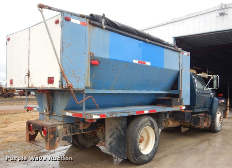 image for item GG9694 1993 Ford F700 feed mixer truck