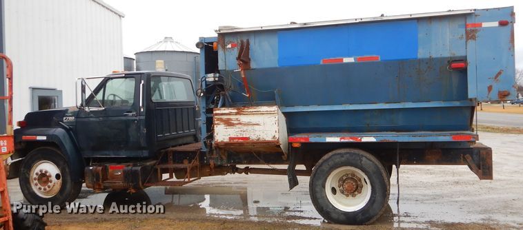 image for item GG9694 1993 Ford F700 feed mixer truck