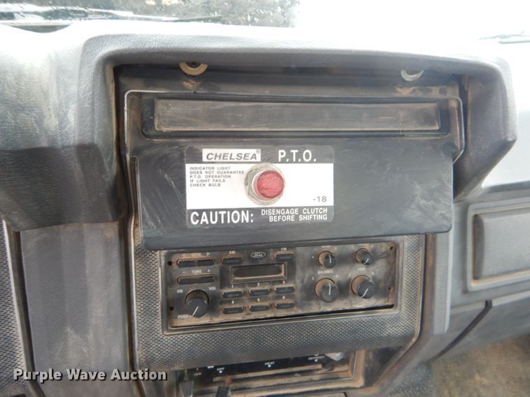 image for item GG9694 1993 Ford F700 feed mixer truck