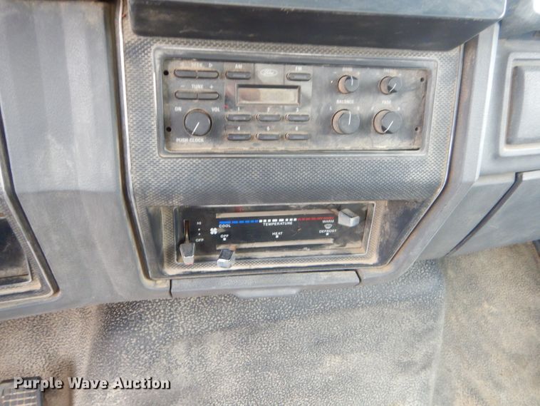 image for item GG9694 1993 Ford F700 feed mixer truck