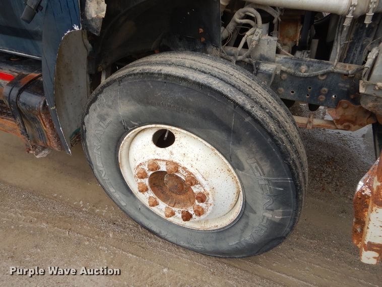 image for item GG9694 1993 Ford F700 feed mixer truck